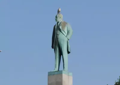 Bergen Statue